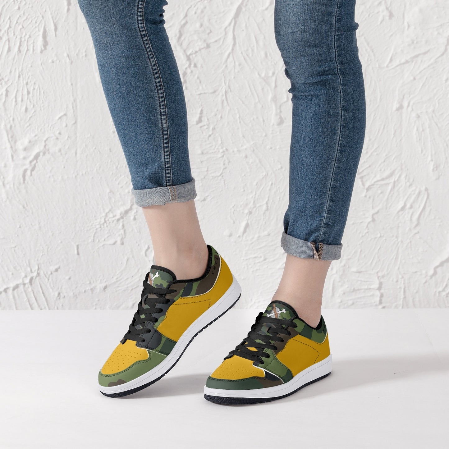 Smyly Sickwitit Low-Top Leather Sneakers - White/Black